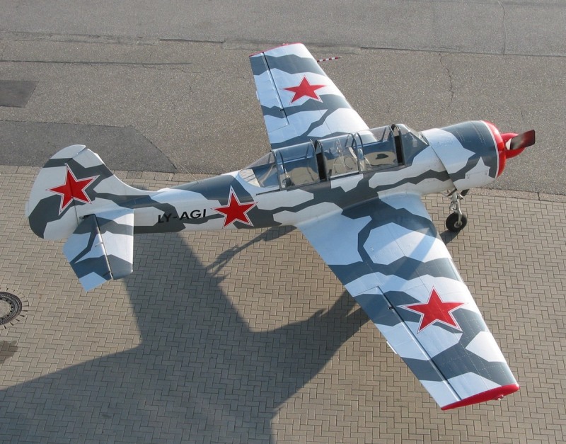 Yak 52